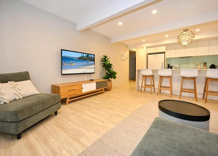 Stylish 2 B/R Apartment - 4 Guests, Garage Zc5