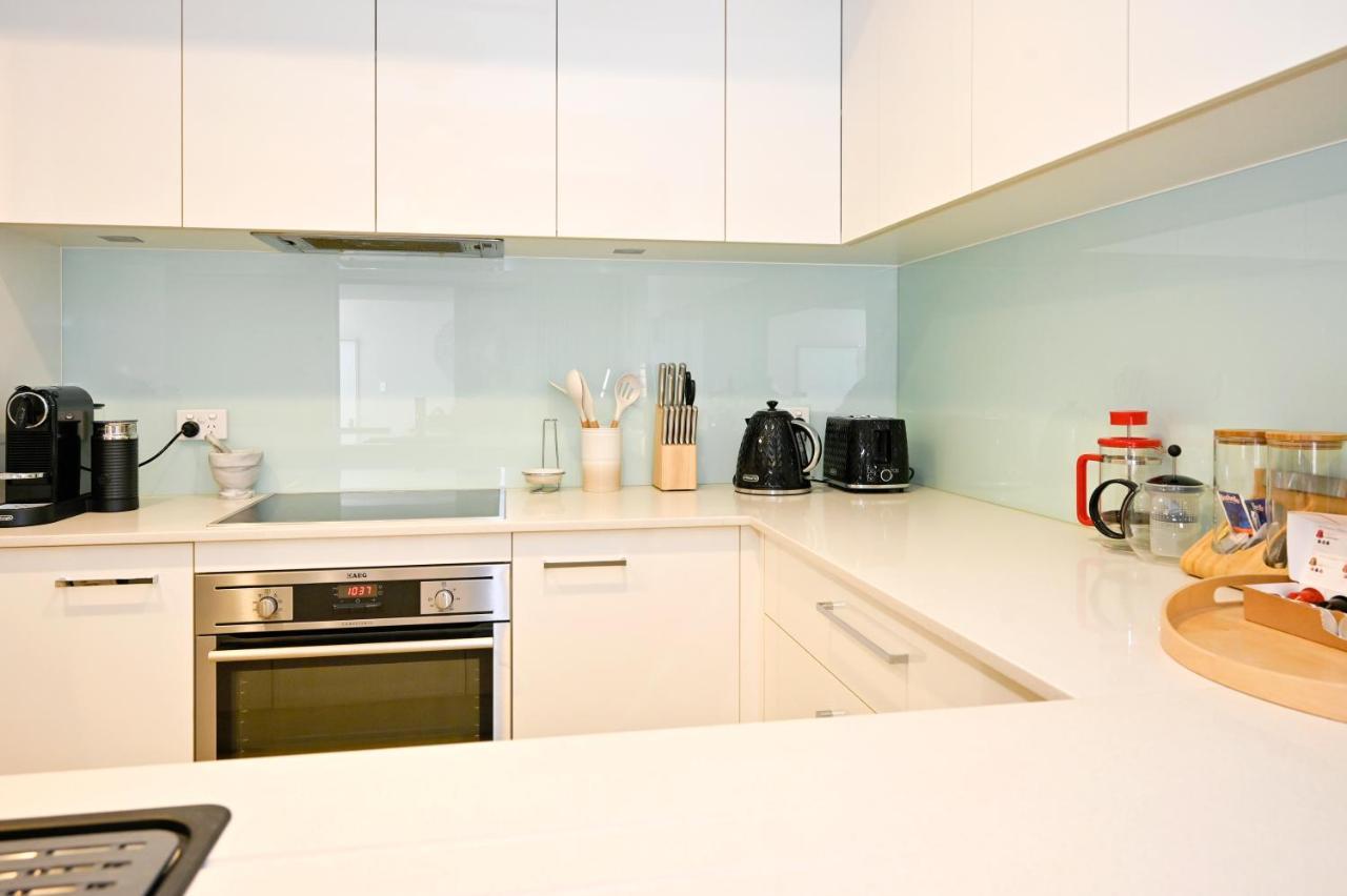 Apartment Stylish 2 B/r - 4 Guests, Garage Zc5 Alexandra Headland