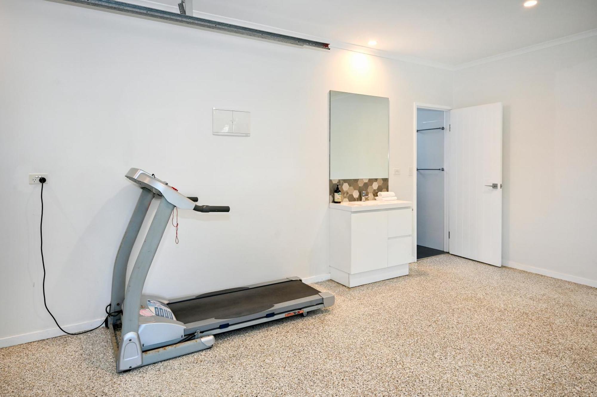 Apartment Stylish 2 B/r - 4 Guests, Garage Zc5