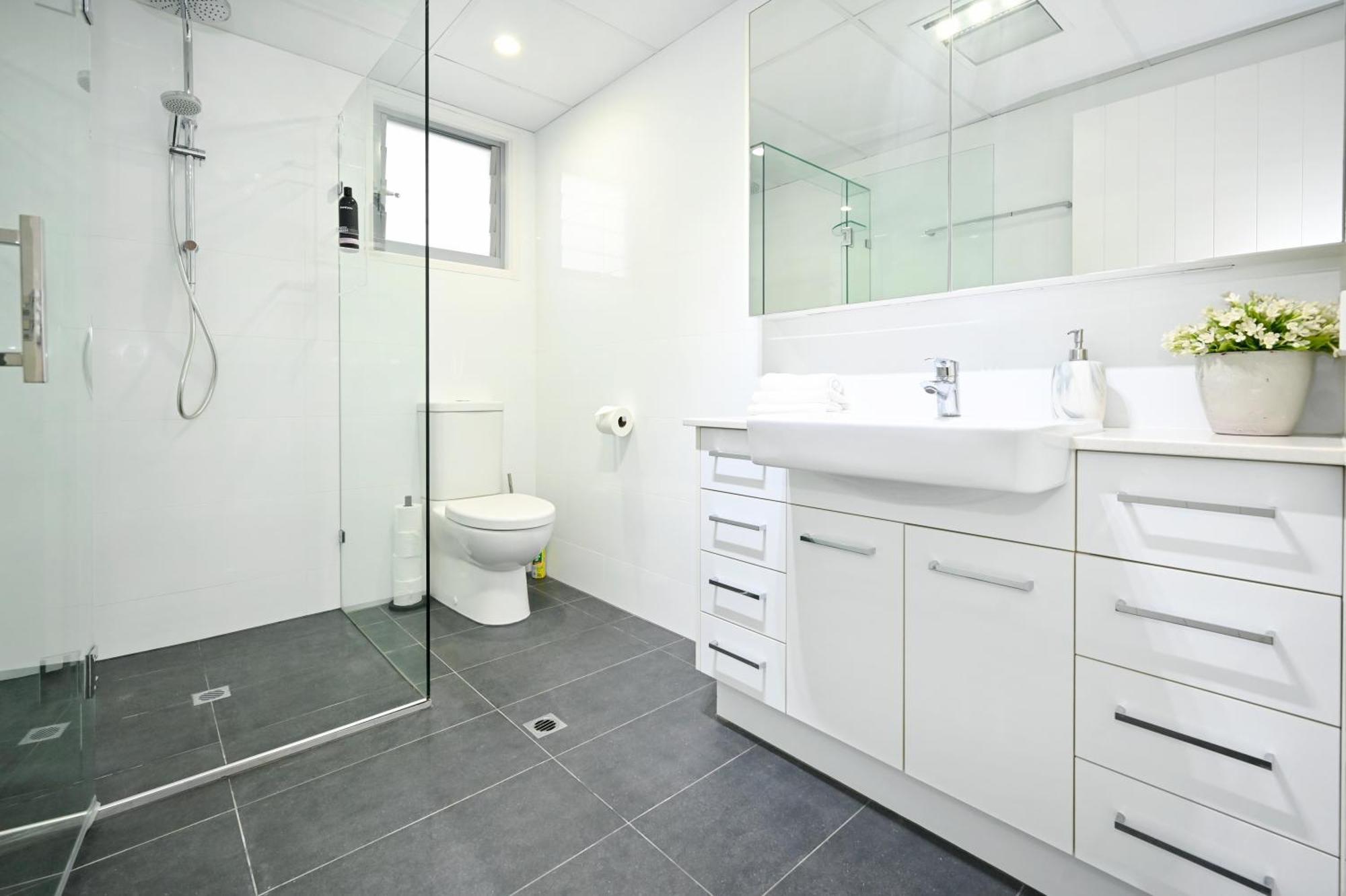 Apartment Stylish 2 B/r - 4 Guests, Garage Zc5