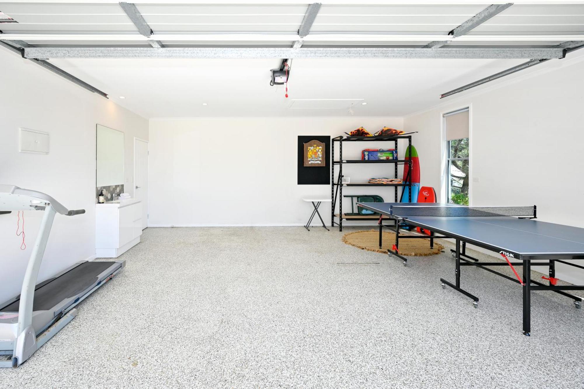 Stylish 2 B/r - 4 Guests, Garage Zc5 * Alexandra Headland
