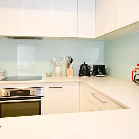 Stylish 2 B/R Apartment - 4 Guests, Garage Zc5 Alexandra Headland Exterior photo