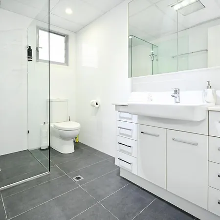Stylish 2 B/R Apartment - 4 Guests, Garage Zc5 Alexandra Headland Exterior photo